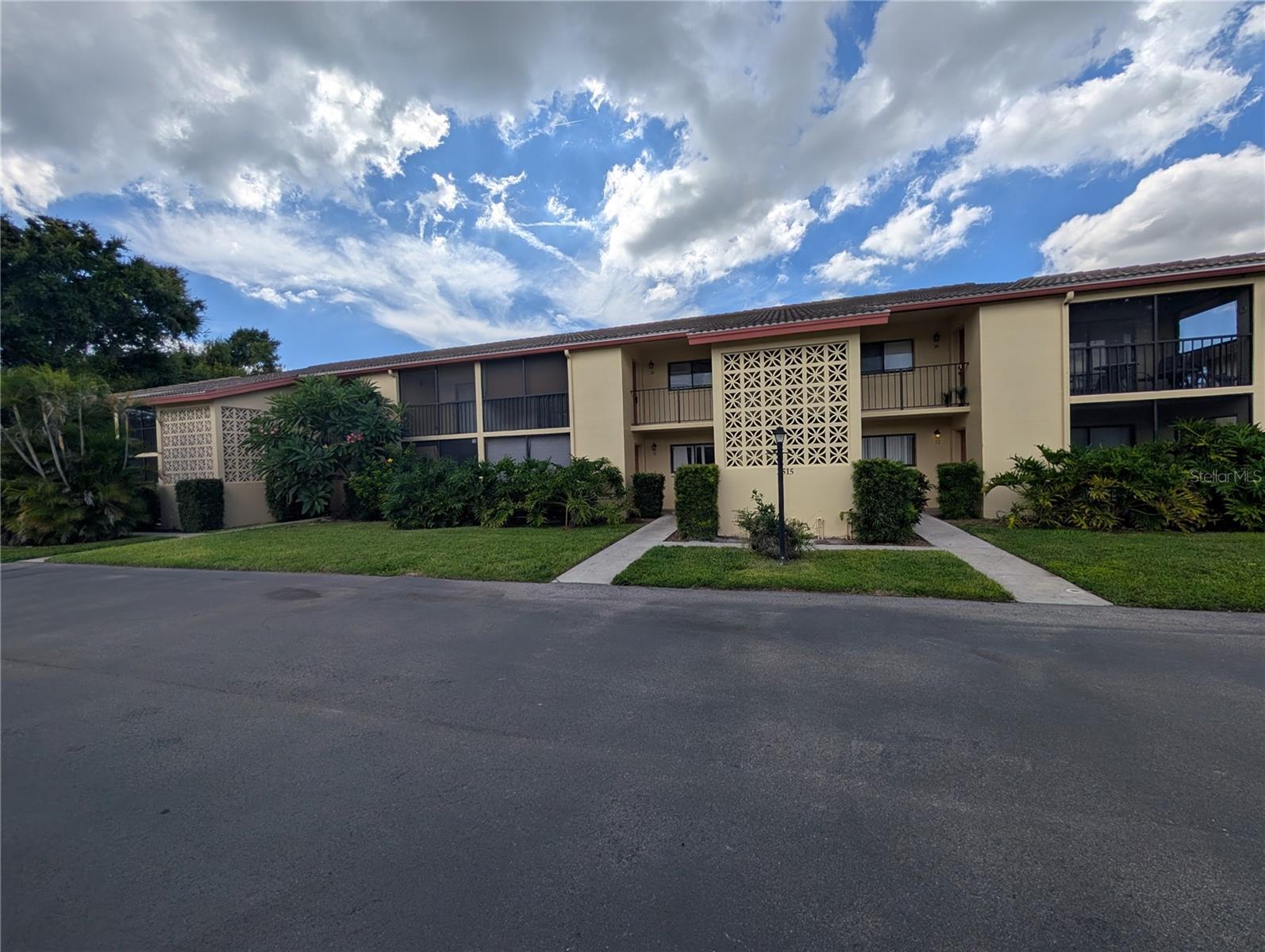 2515 BAYSHORE GARDENS PKWY #15 Property Photo 1