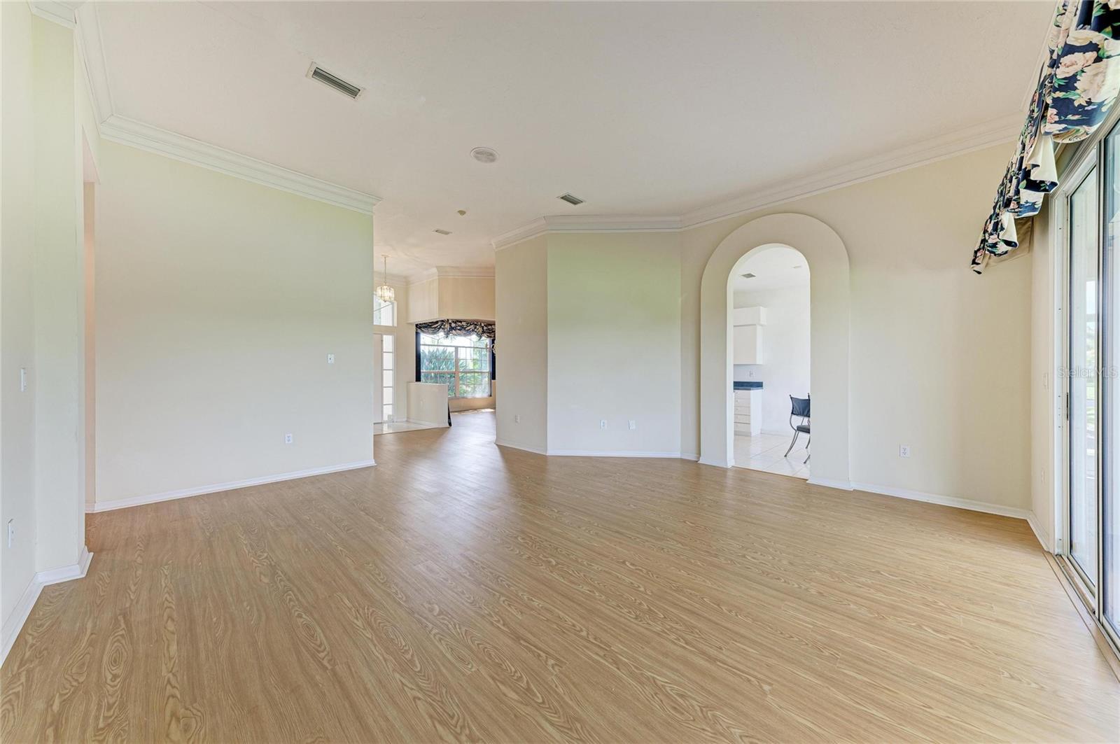 5489 Downham Mdws Property Photo 8