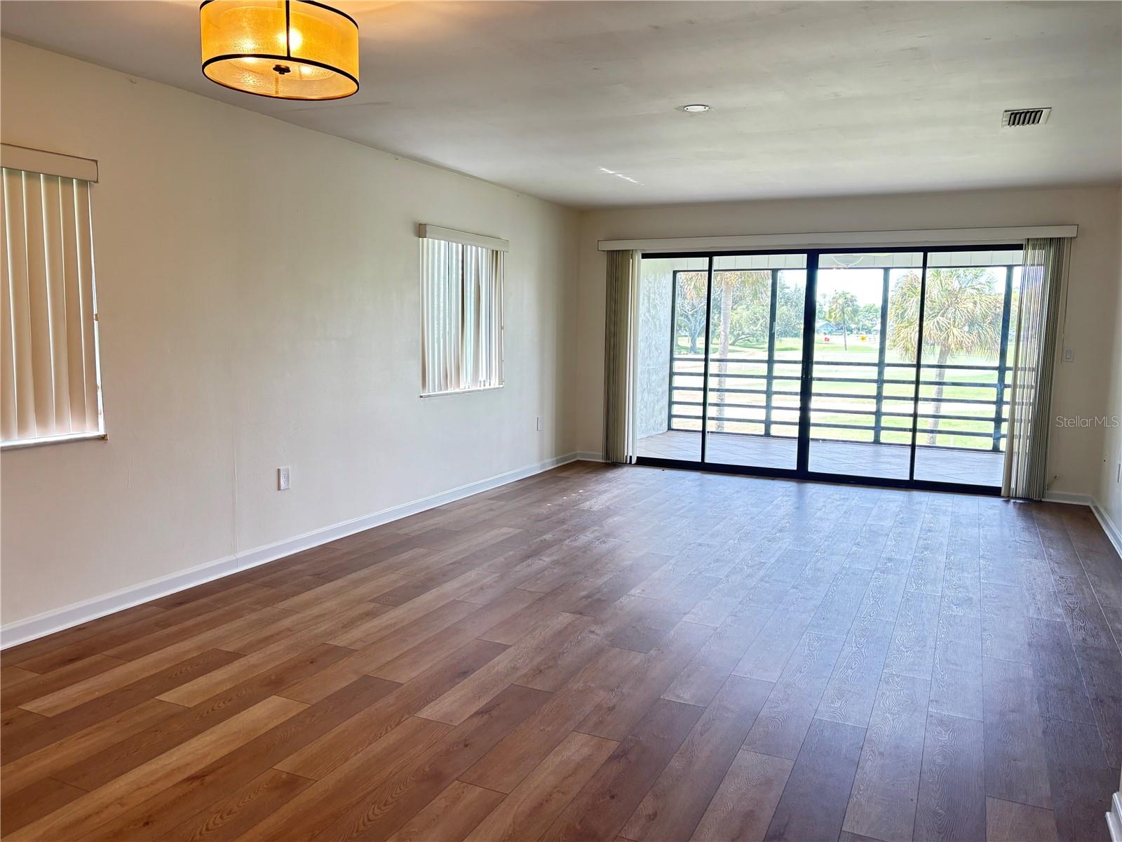 350 Barcelona Dr #350 Property Photo 5