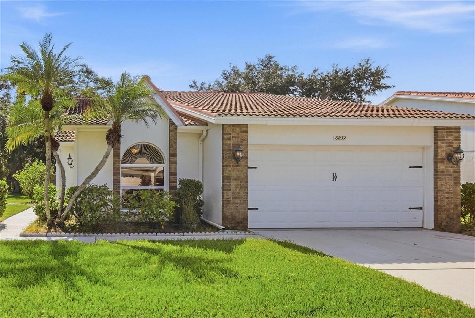 5837 GARDEN LAKES DR Property Photo 1
