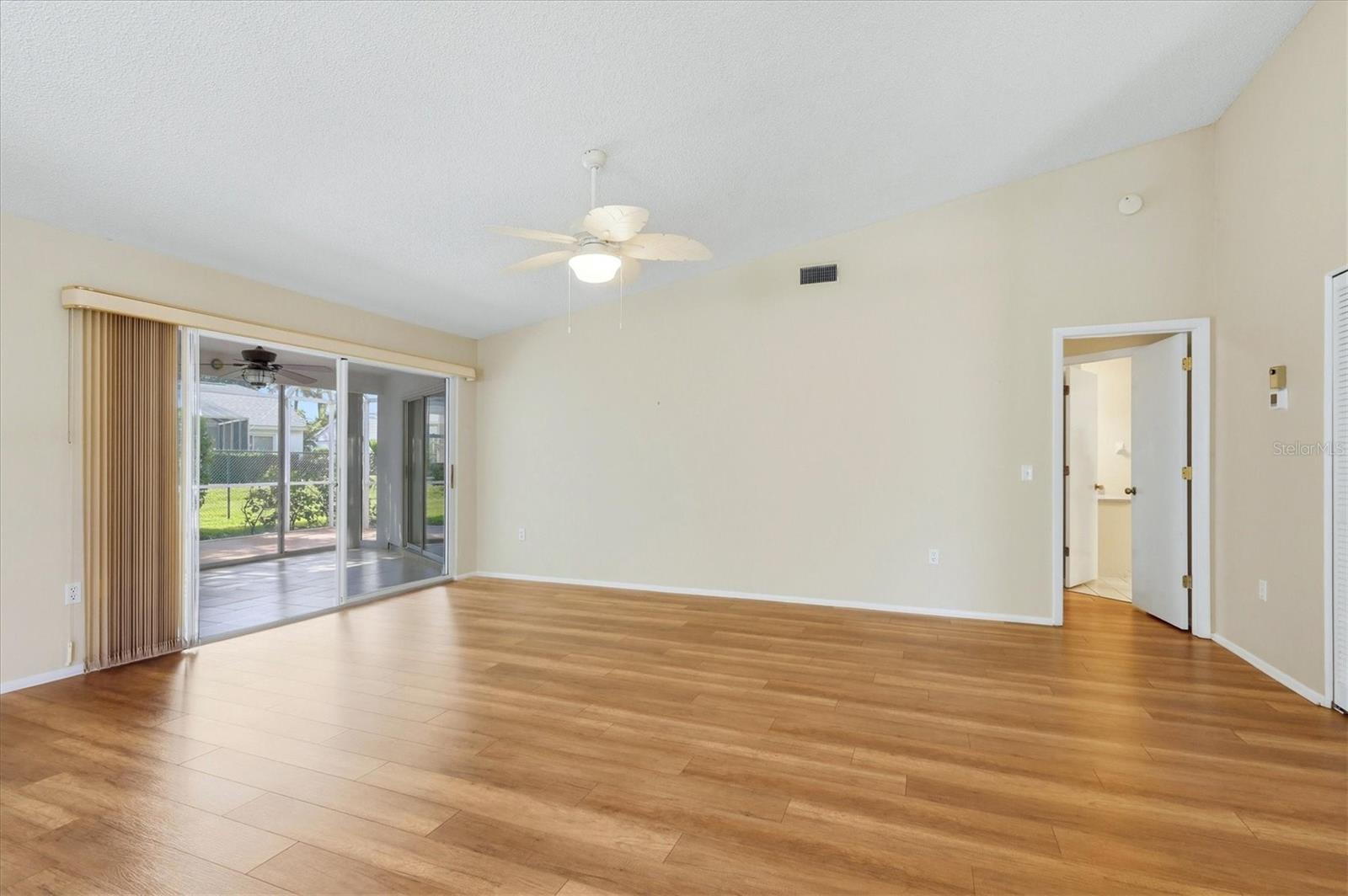 5837 Garden Lakes Dr Property Photo 8