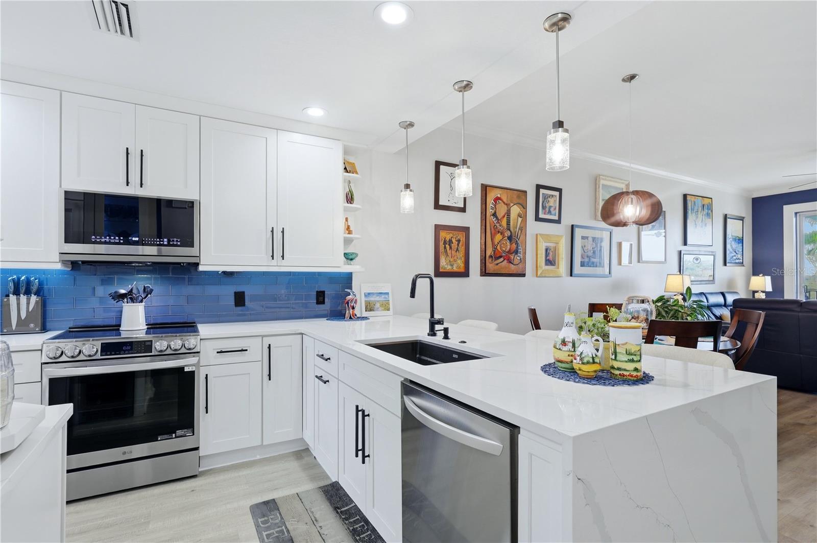 5531 Cannes Cir #403 Property Photo 4