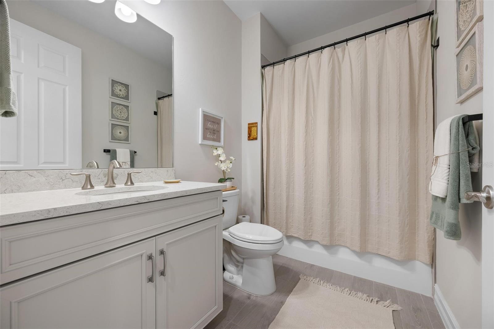 313 Palestro St Property Photo 17