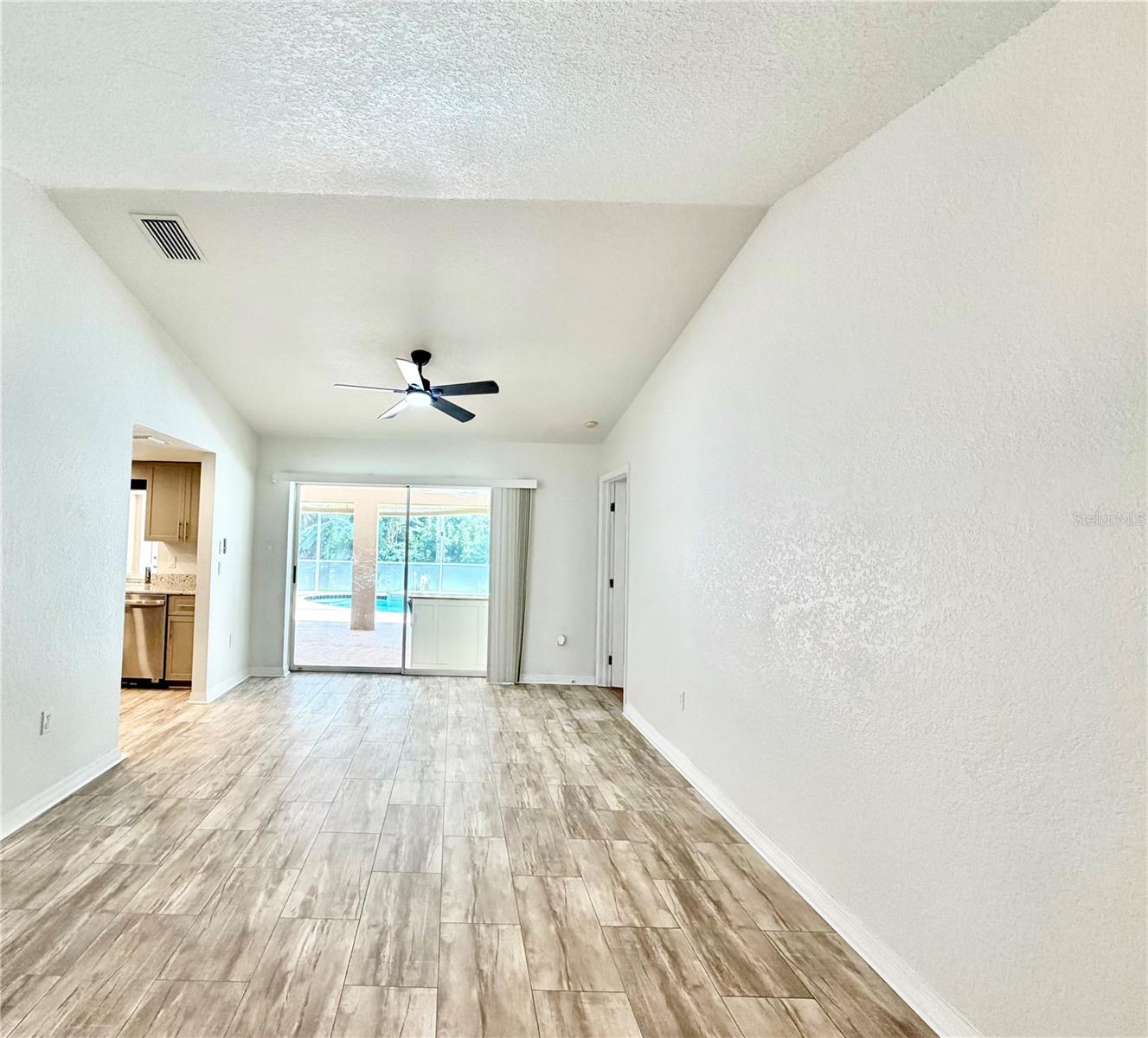 510 Border St Property Photo 5