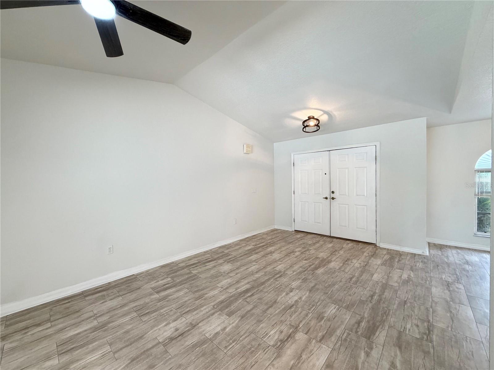 510 Border St Property Photo 33
