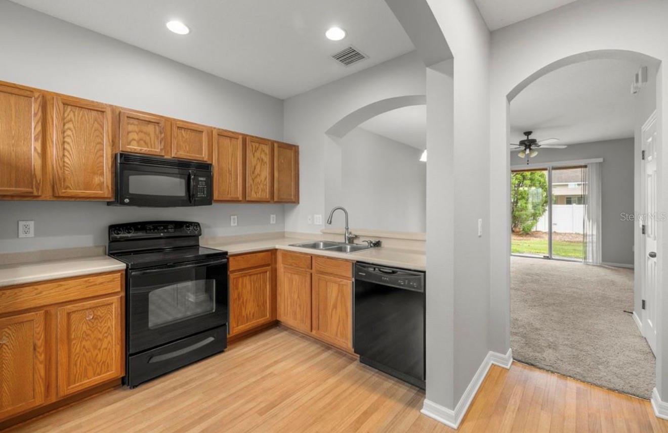 8832 Red Beechwood Ct Property Photo 7