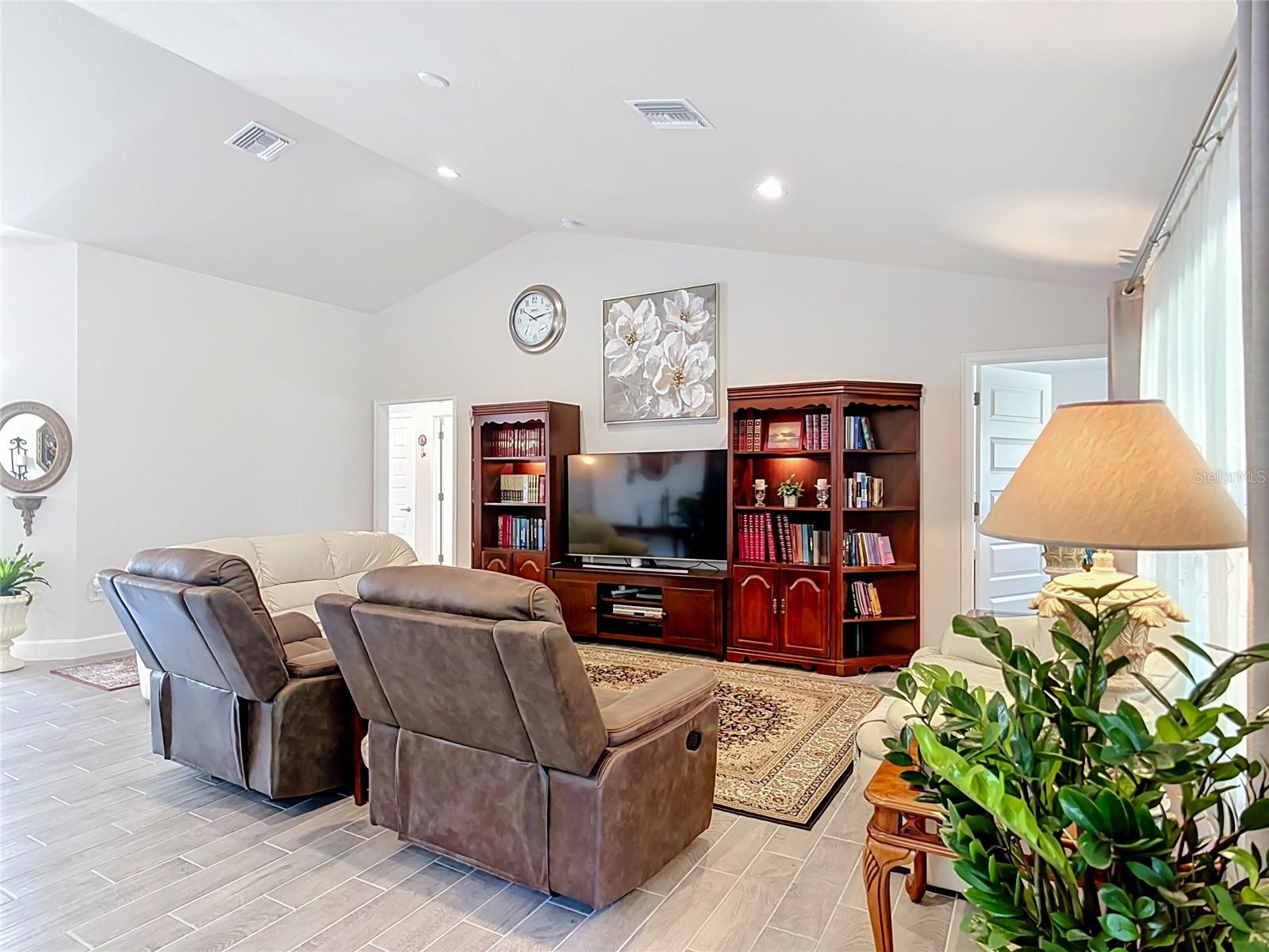 2461 S Cranberry Blvd Property Photo 25