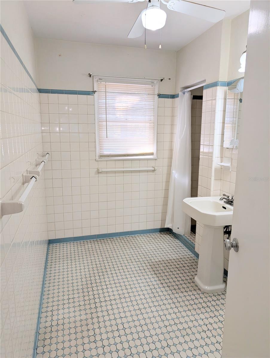 1010 Indian Beach Dr Property Photo 4