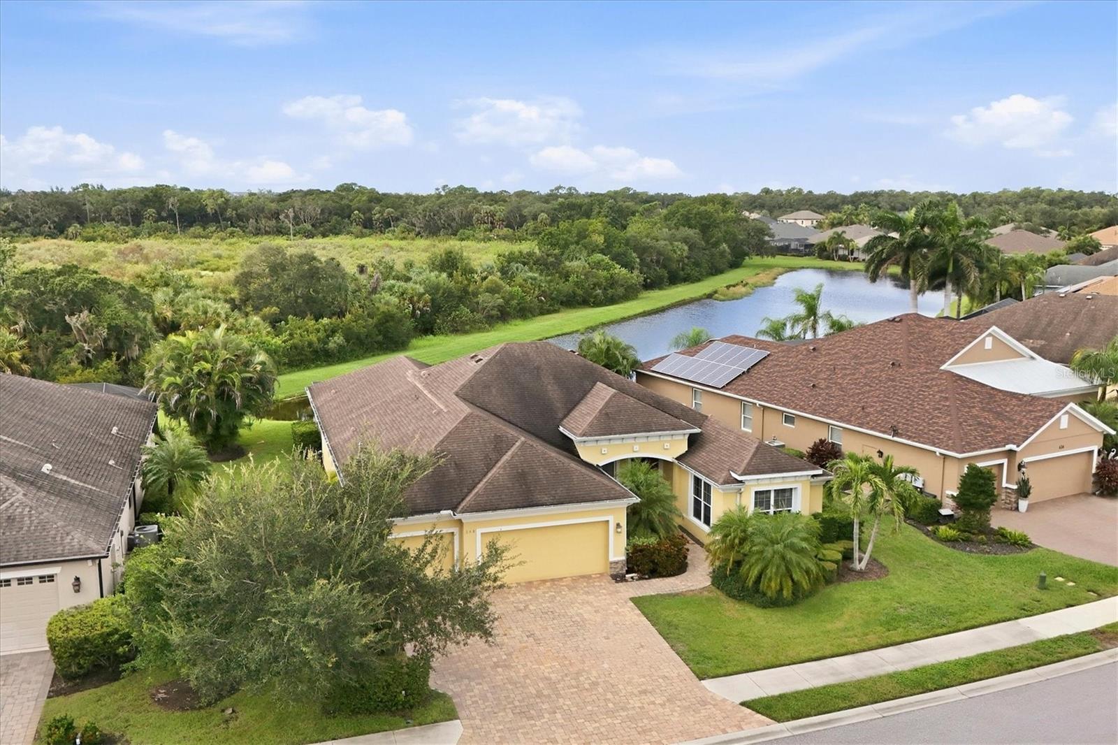640 Honeyflower Loop Property Photo 2