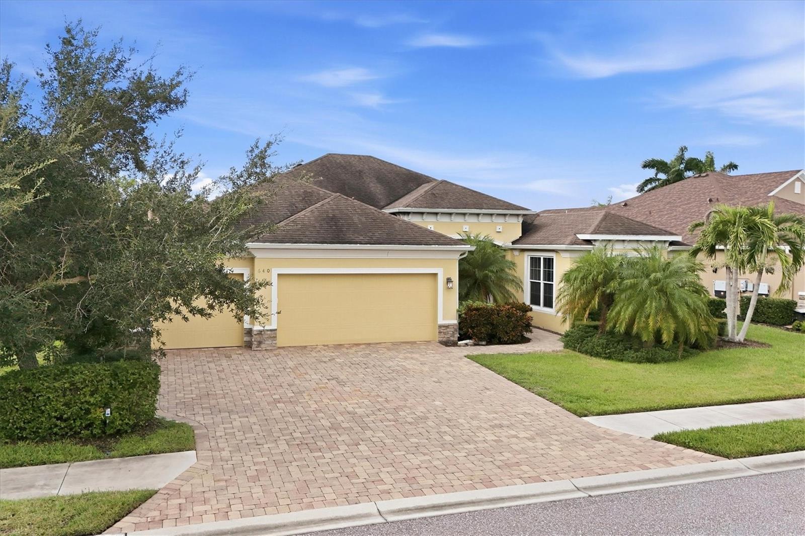 640 Honeyflower Loop Property Photo 3