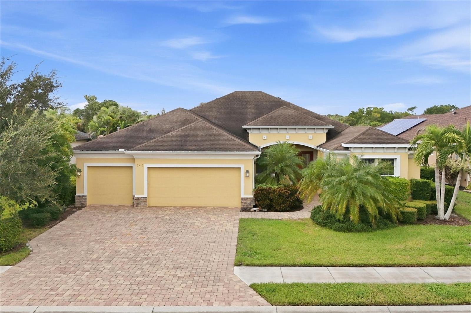 640 Honeyflower Loop Property Photo 4