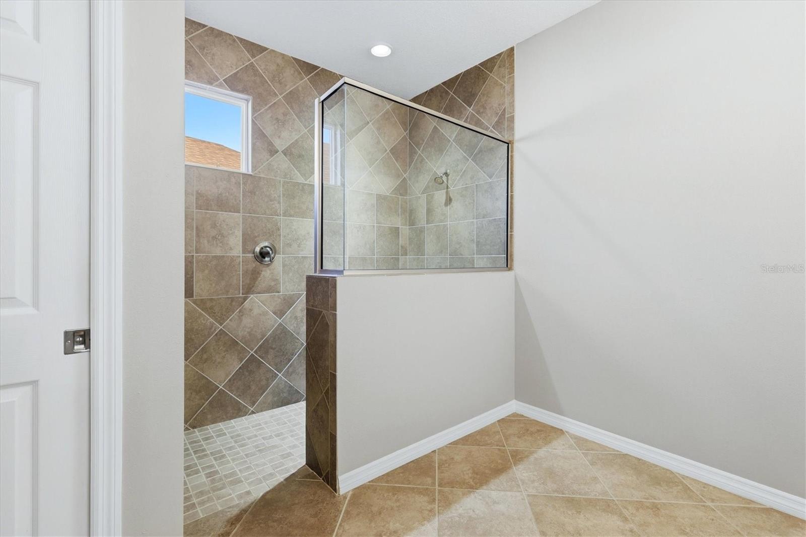 640 Honeyflower Loop Property Photo 27