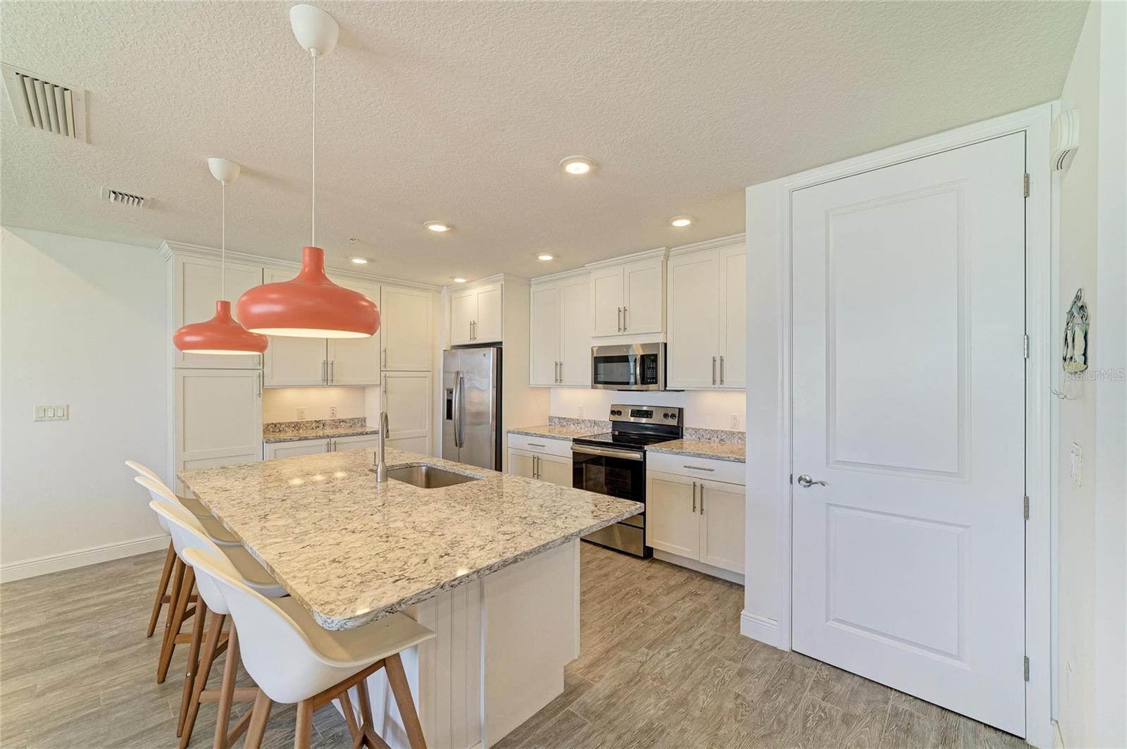 391 Aruba Cir #401 Property Photo 19