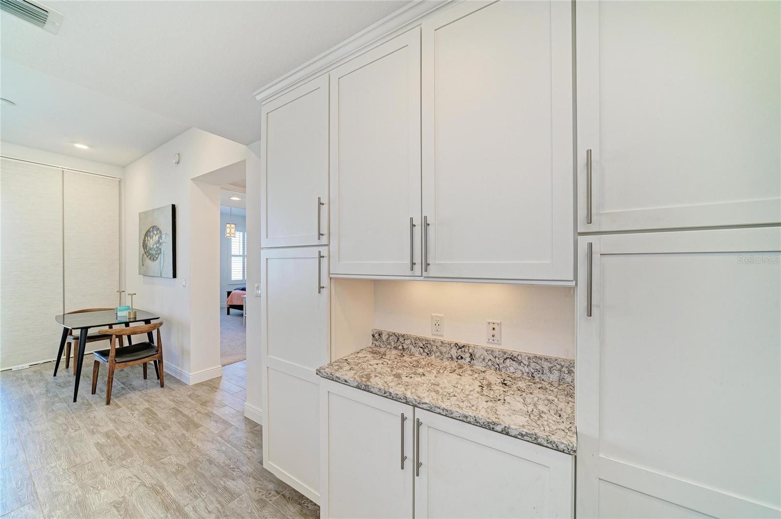 391 Aruba Cir #401 Property Photo 22