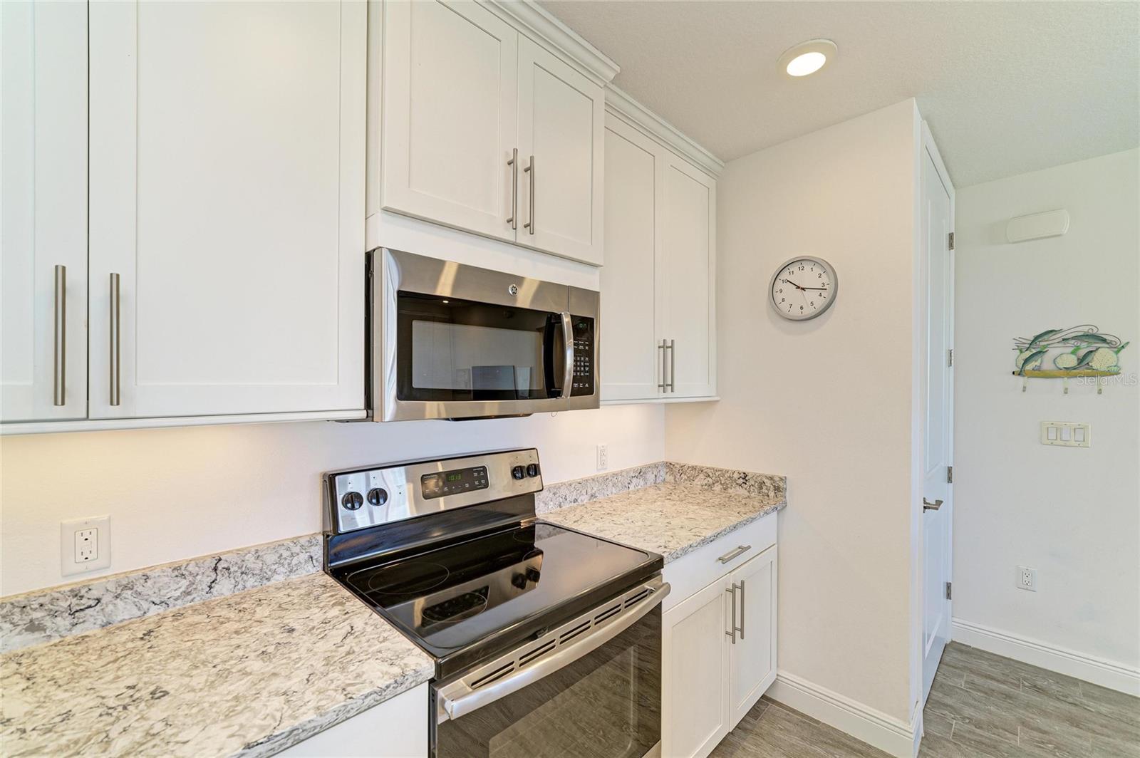 391 Aruba Cir #401 Property Photo 24