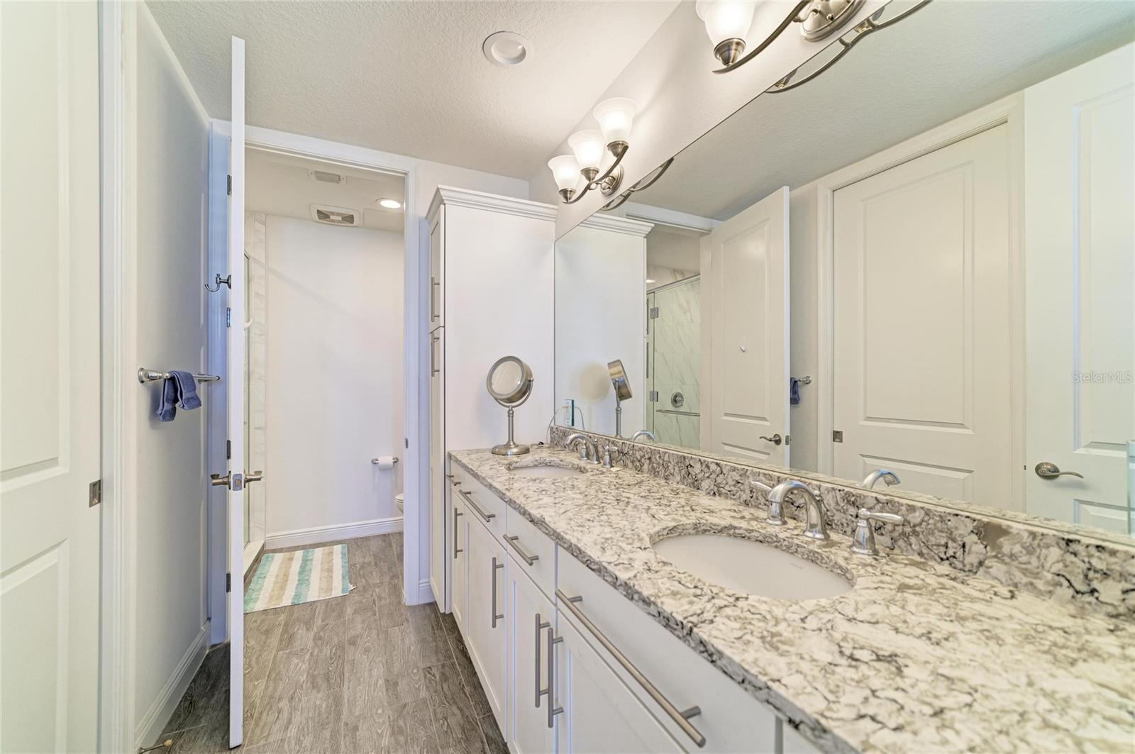 391 Aruba Cir #401 Property Photo 31