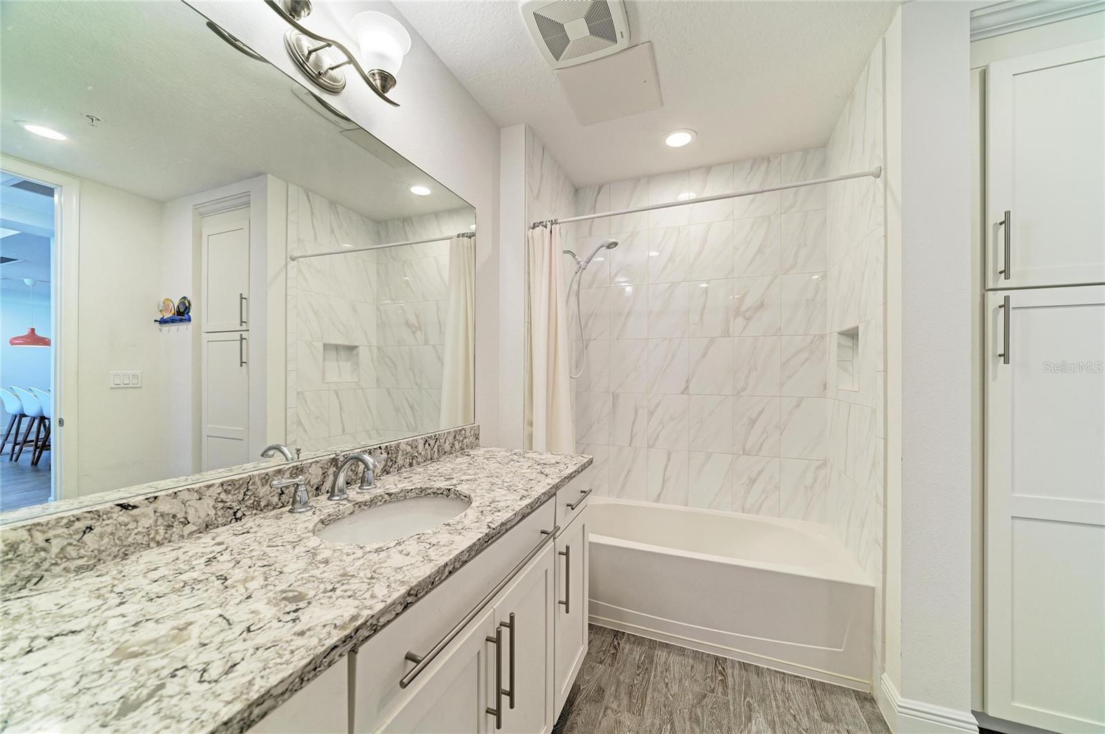 391 Aruba Cir #401 Property Photo 37