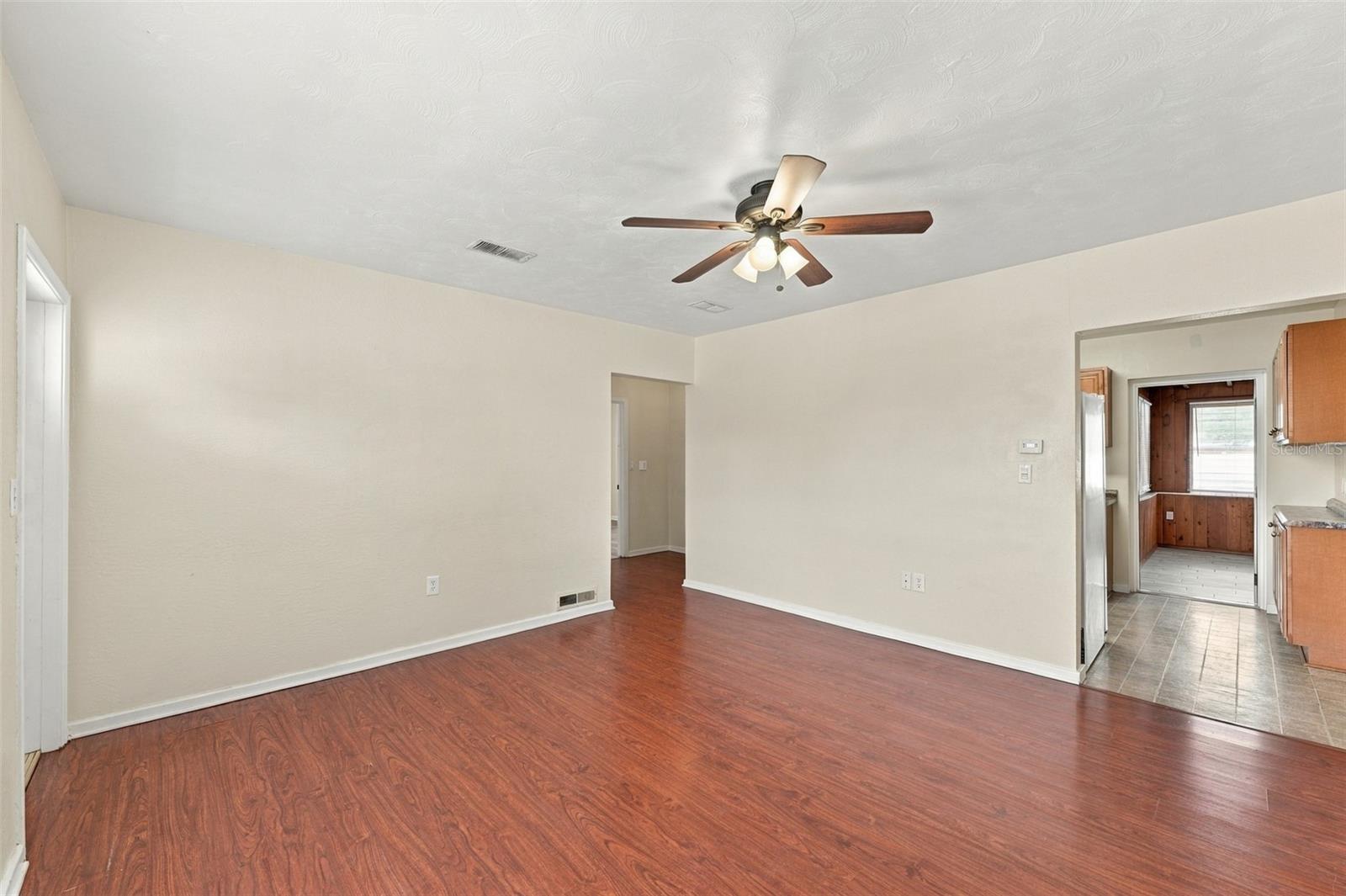 1007 21st Ave W Property Photo 3