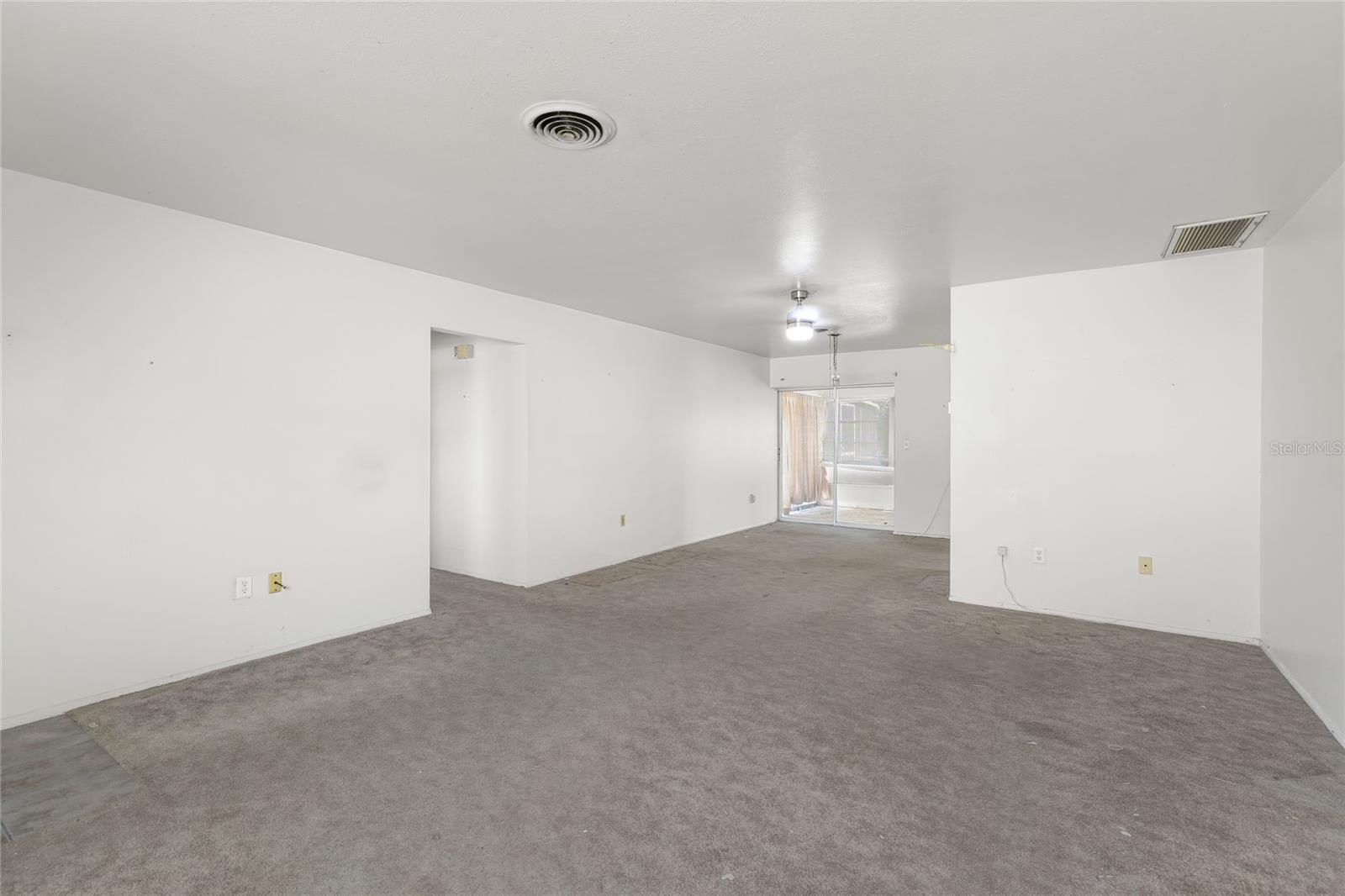 612 Center Rd Property Photo 6
