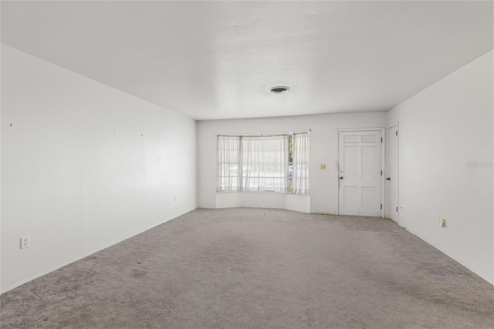 612 Center Rd Property Photo 7