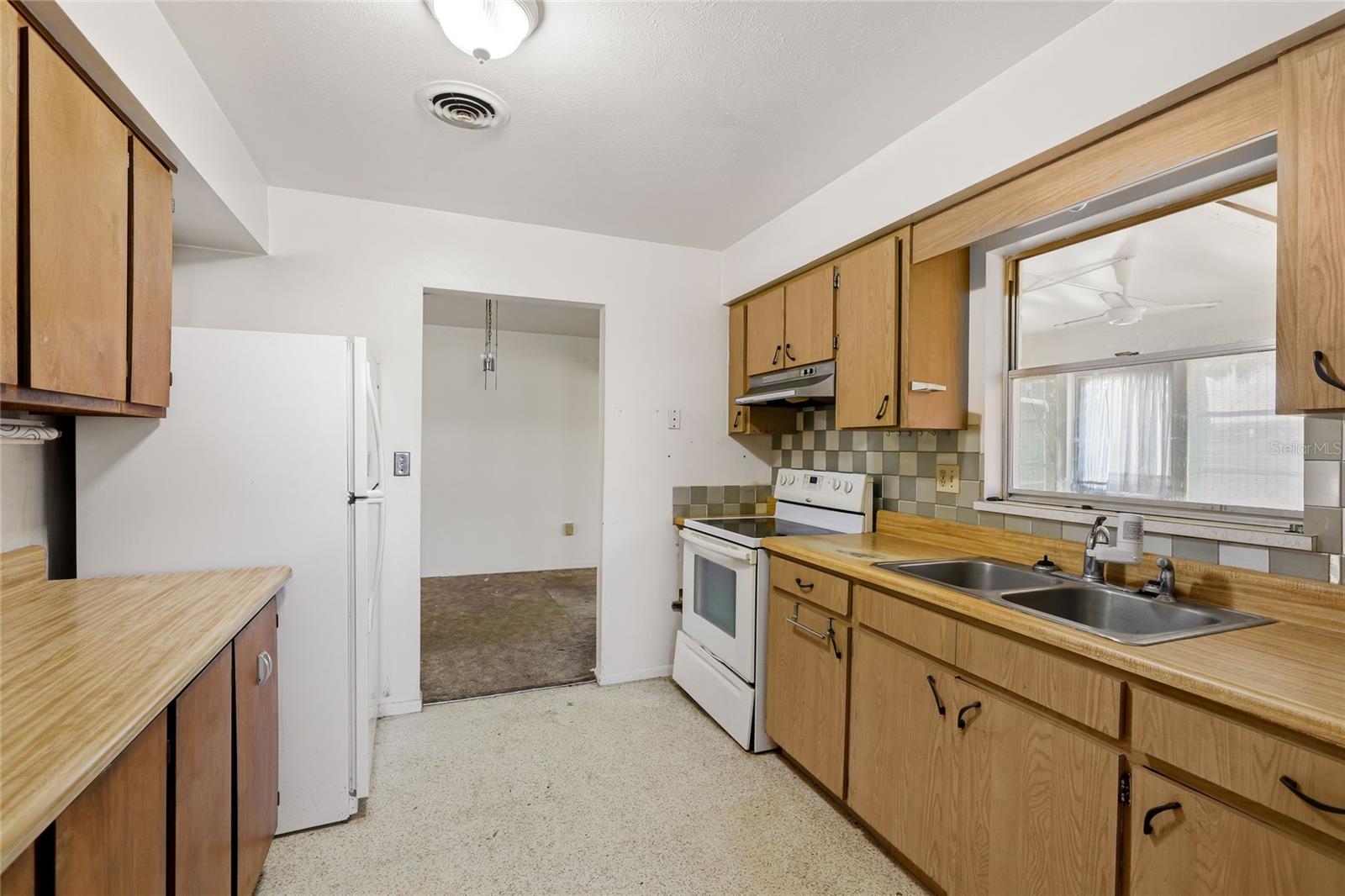 612 Center Rd Property Photo 10