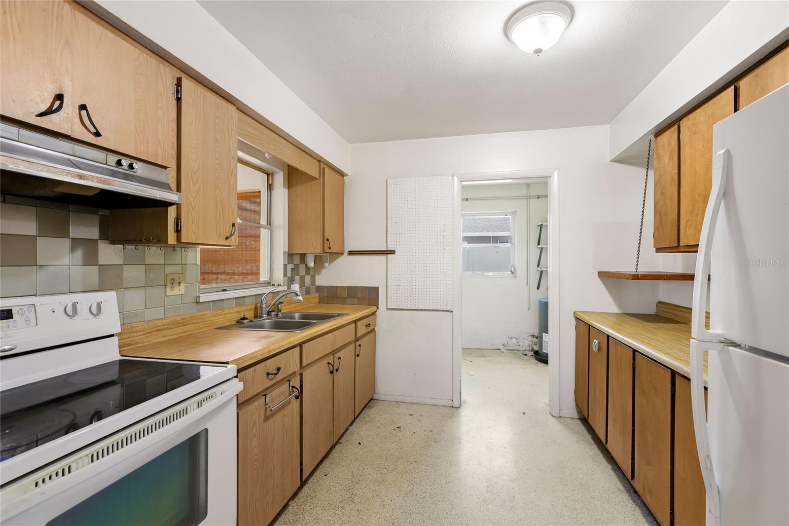 612 Center Rd Property Photo 11