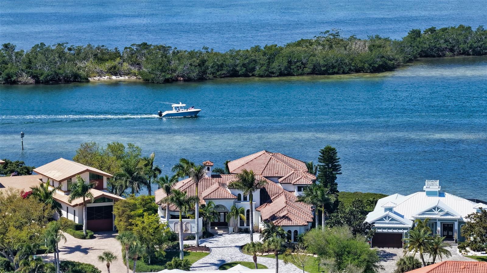 275 Lookout Point Dr Property Photo 3