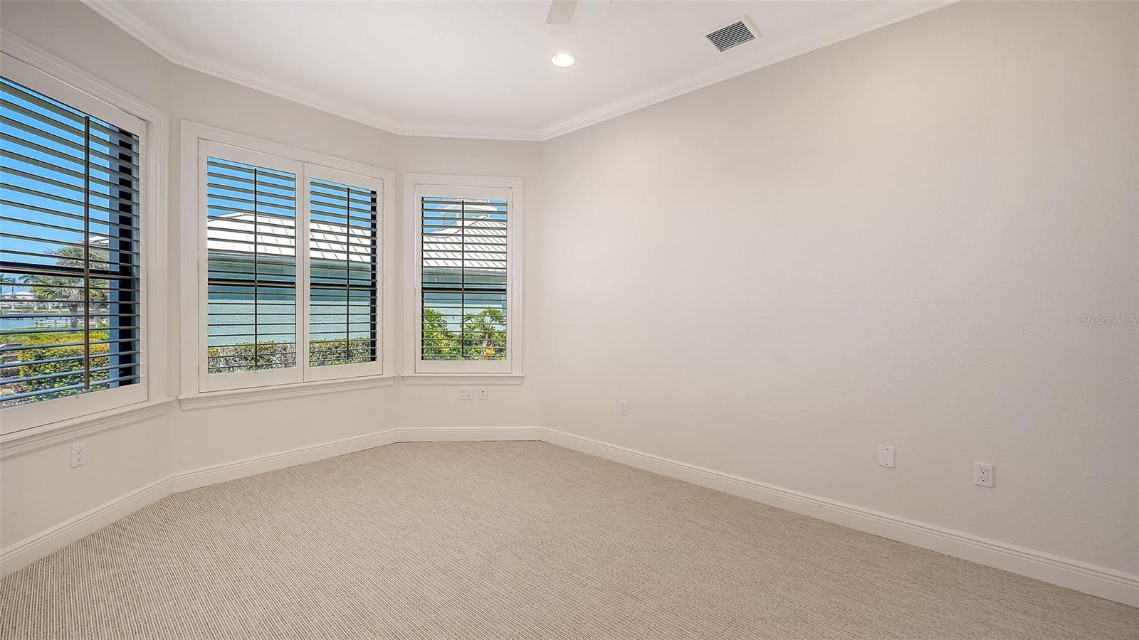 275 Lookout Point Dr Property Photo 57
