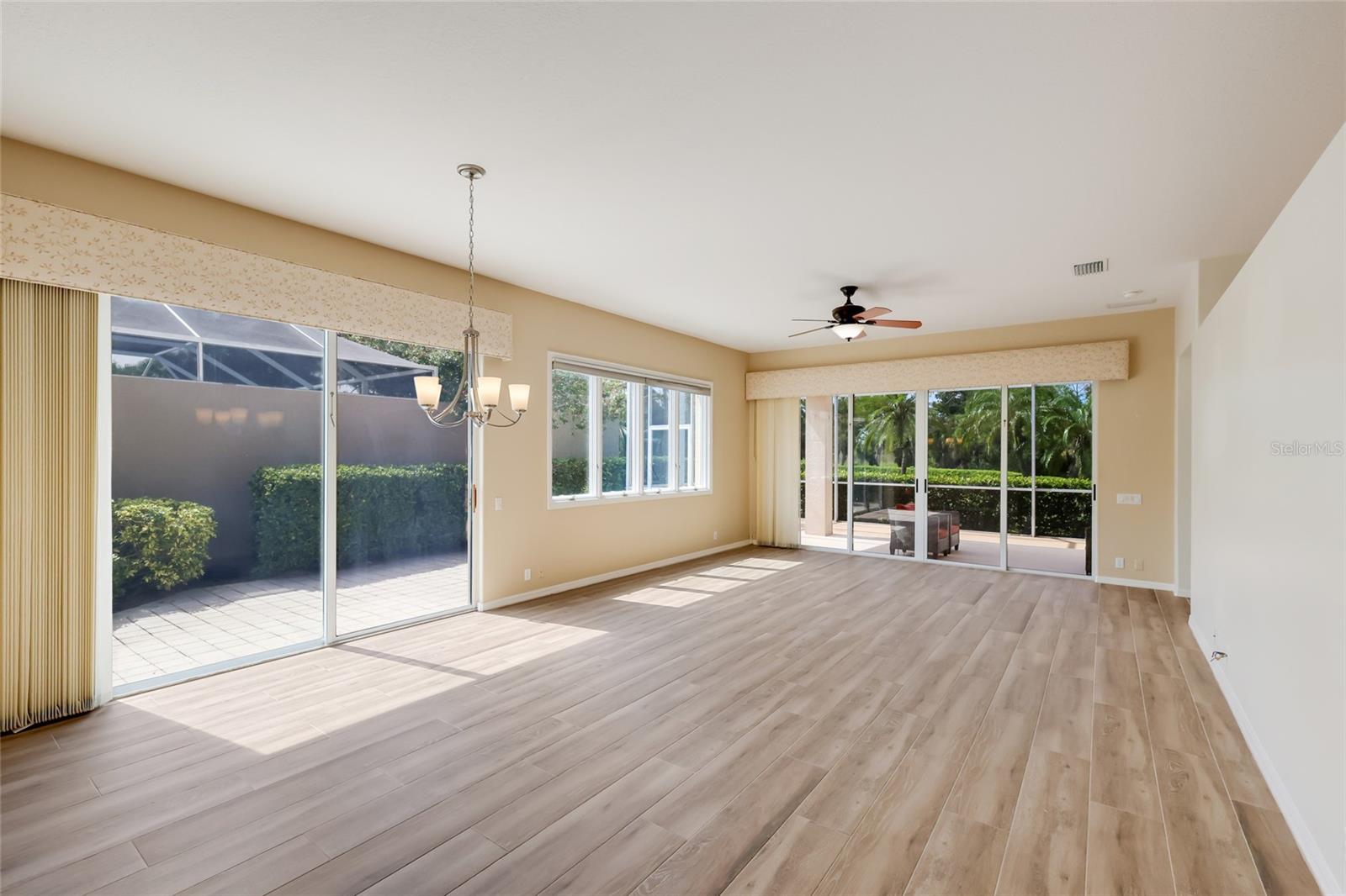 8702 52nd Dr E Property Photo 11