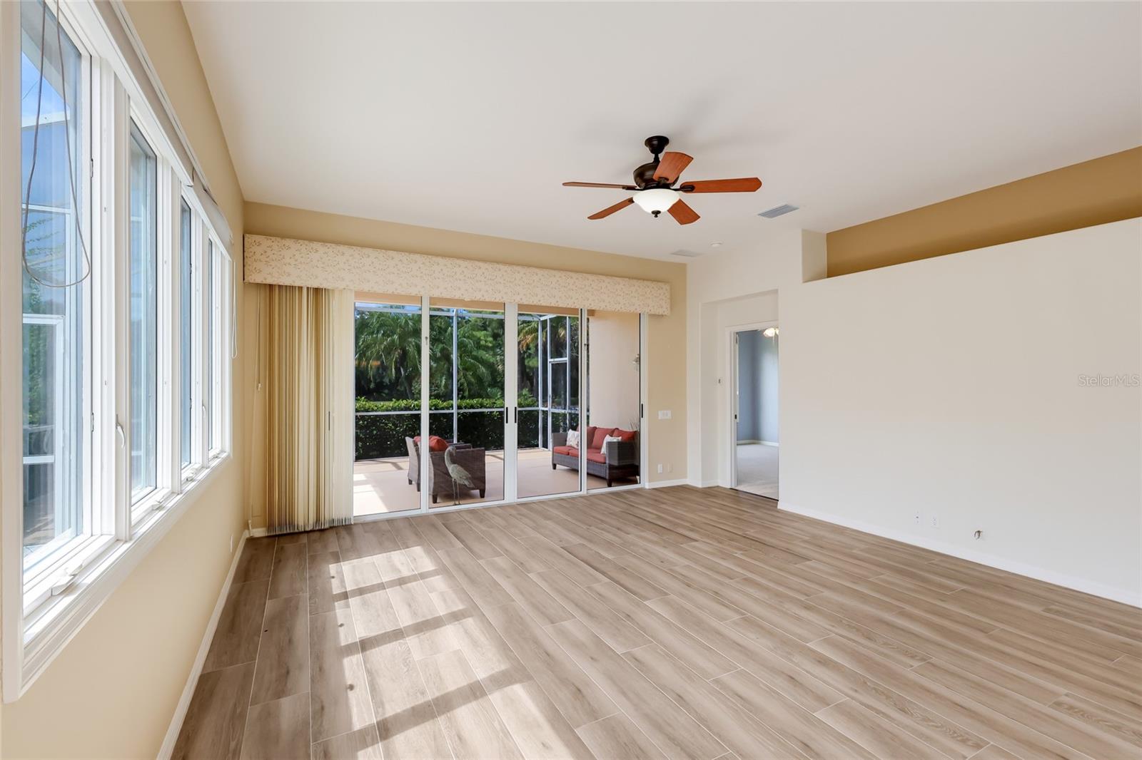 8702 52nd Dr E Property Photo 14