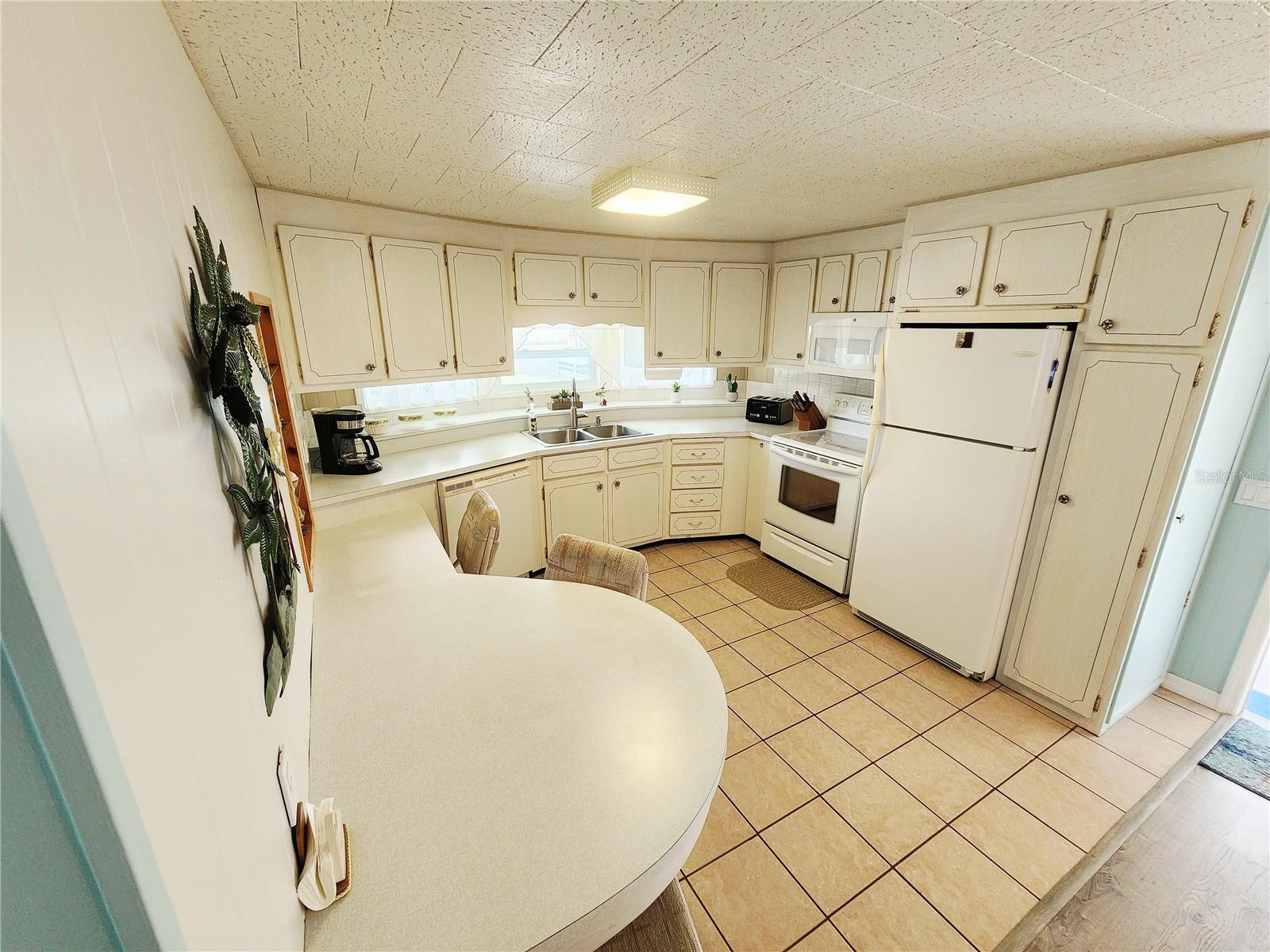 603 Cyprus Ct Property Photo 4
