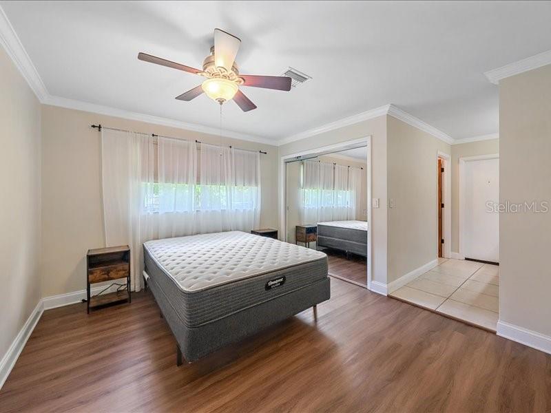 2499 Hillview St Property Photo 9