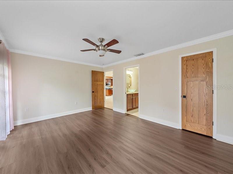 2499 Hillview St Property Photo 12