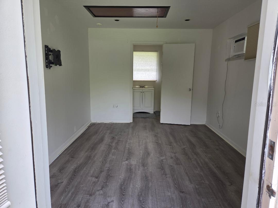 2499 Hillview St Property Photo 17