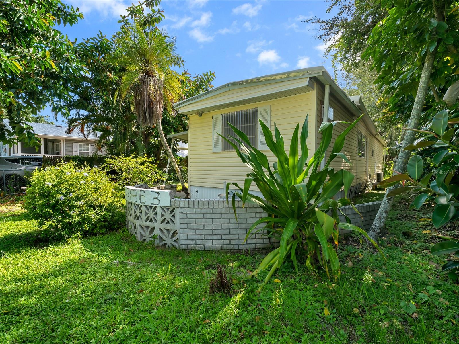 4863 Victoria Ave Property Photo 1