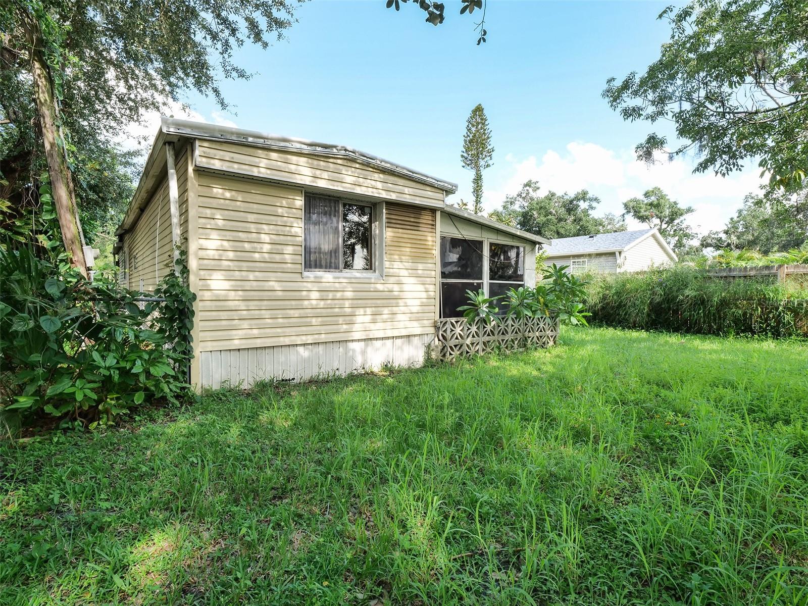 4863 Victoria Ave Property Photo 2