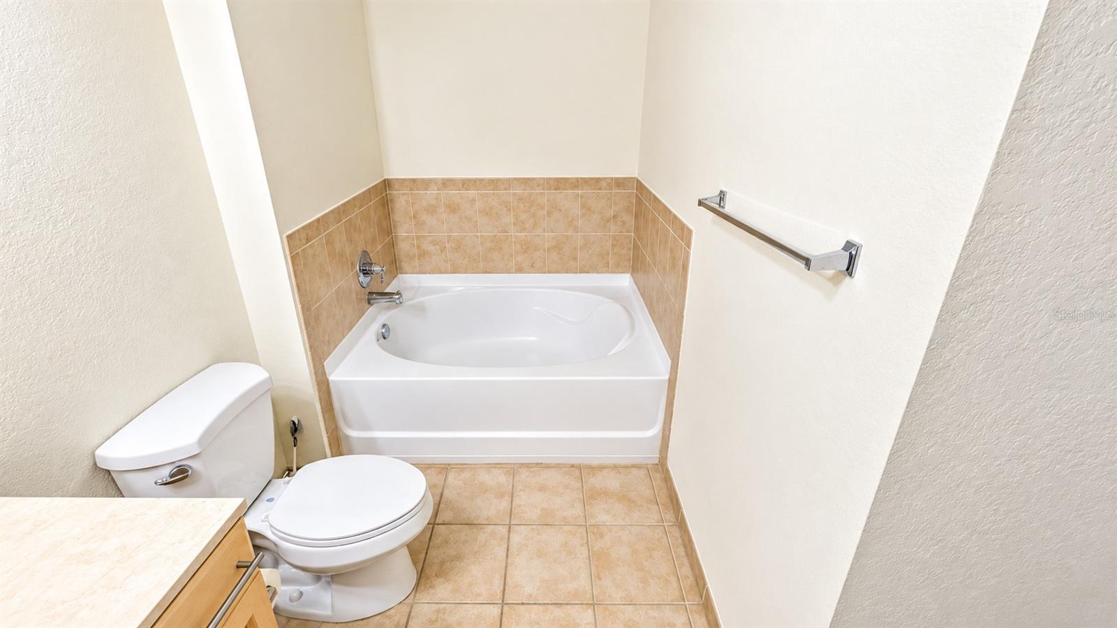 1064 N Tamiami Trl #1322 Property Photo 17