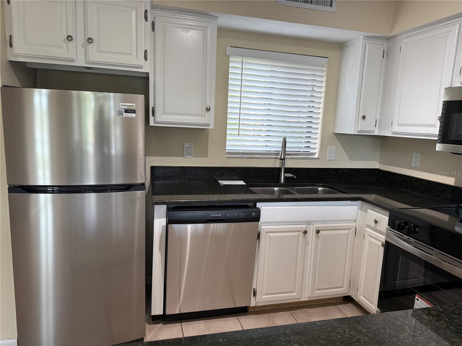 5697 Ashton Lake Dr #6 Property Photo 11