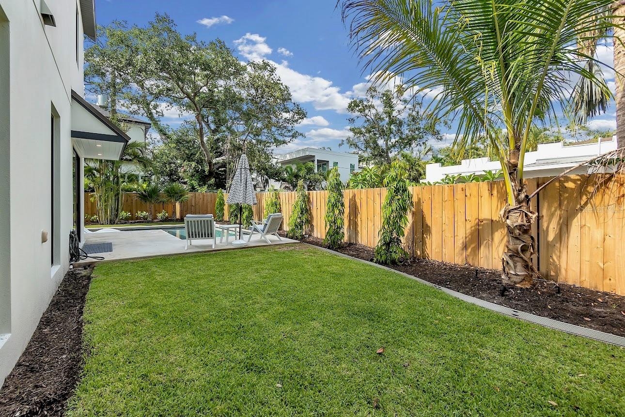 2425 Temple St Property Photo 15
