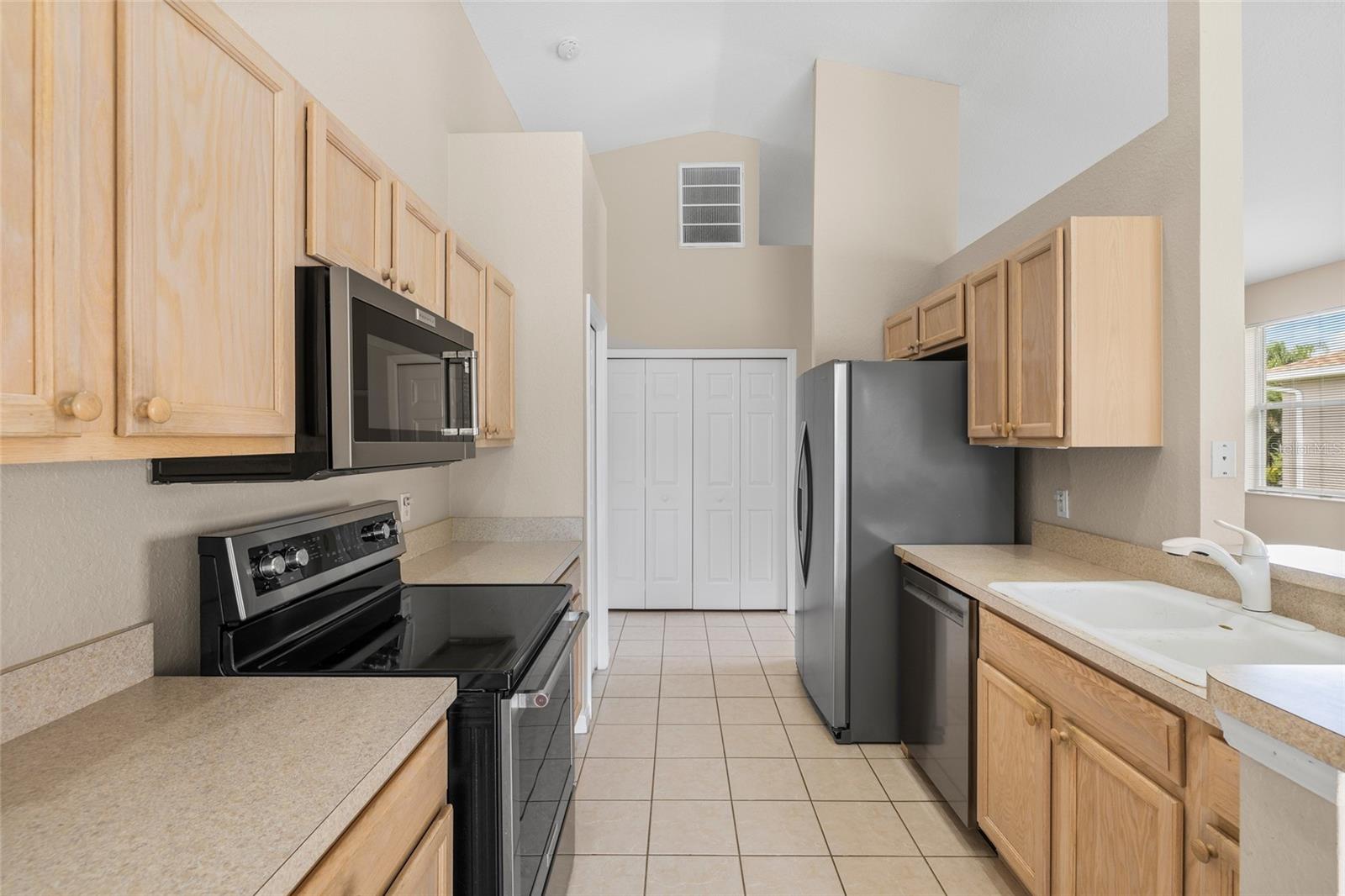 1436 Hedgewood Cir Property Photo 8