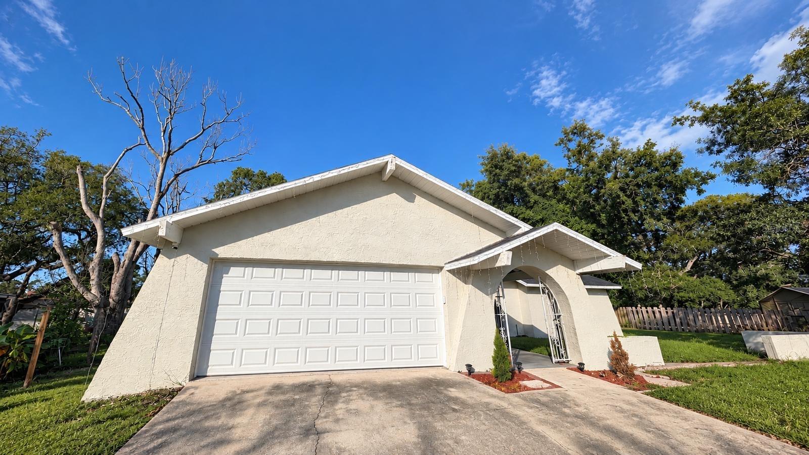 8089 Wooden Dr Property Photo 3