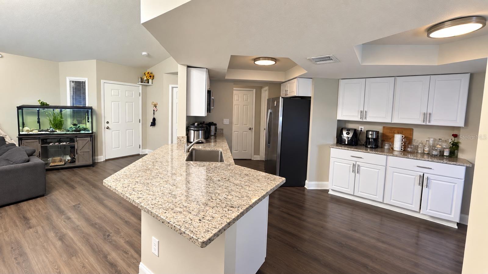 8089 Wooden Dr Property Photo 6