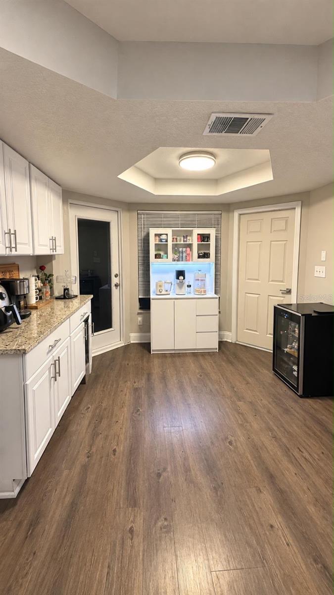 8089 Wooden Dr Property Photo 7