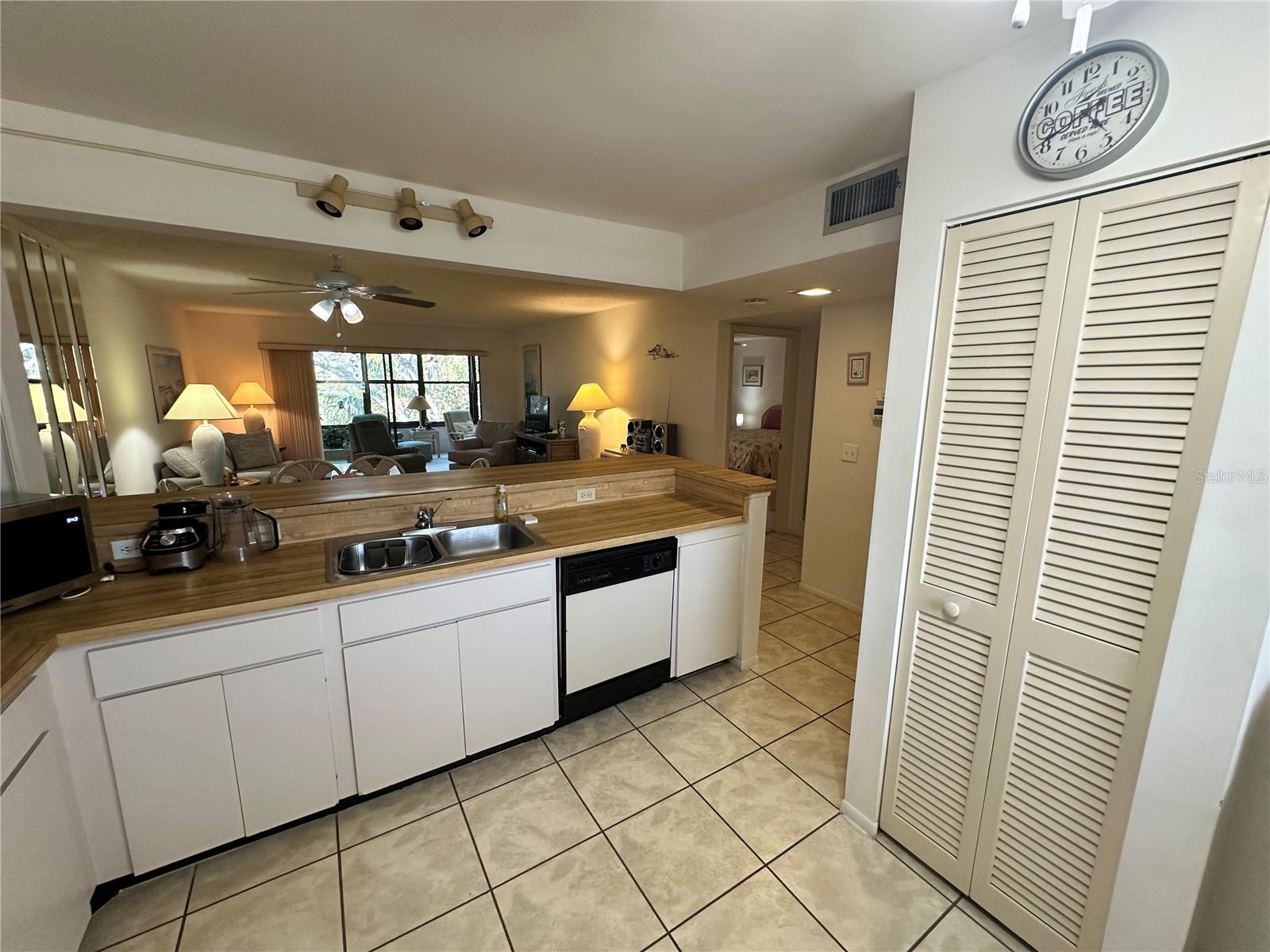 346 Springdale Dr W #346 Property Photo 8