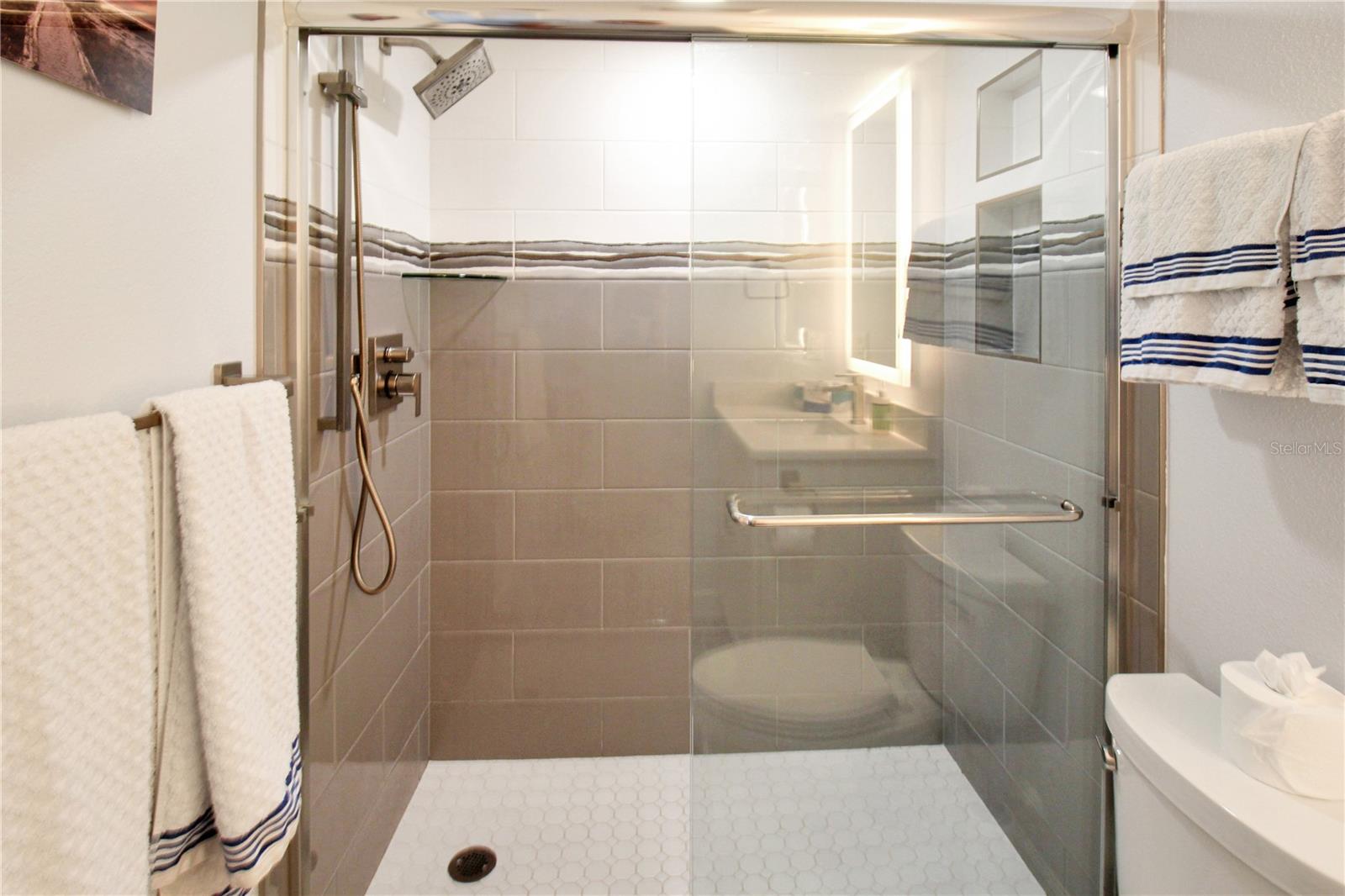 633 Alhambra Rd #701 Property Photo 17