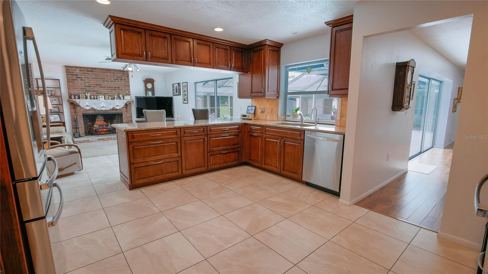 2421 47th St Property Photo 58