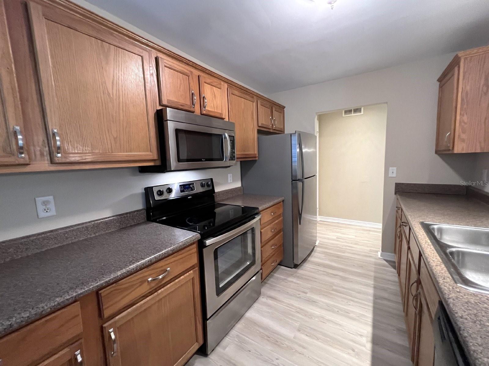 1877 Toucan Way #402 Property Photo 3