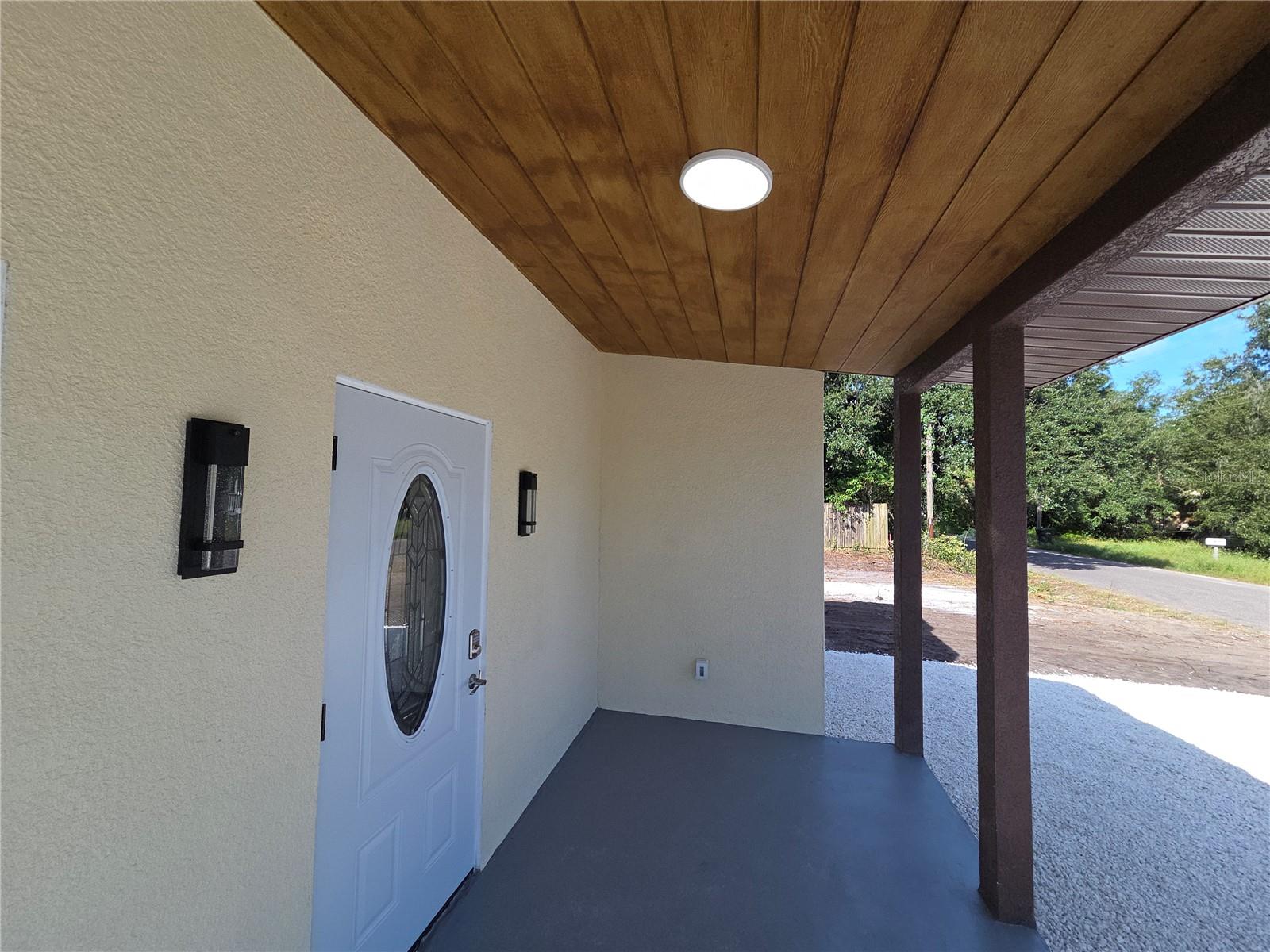 2327 Everett St Property Photo 5
