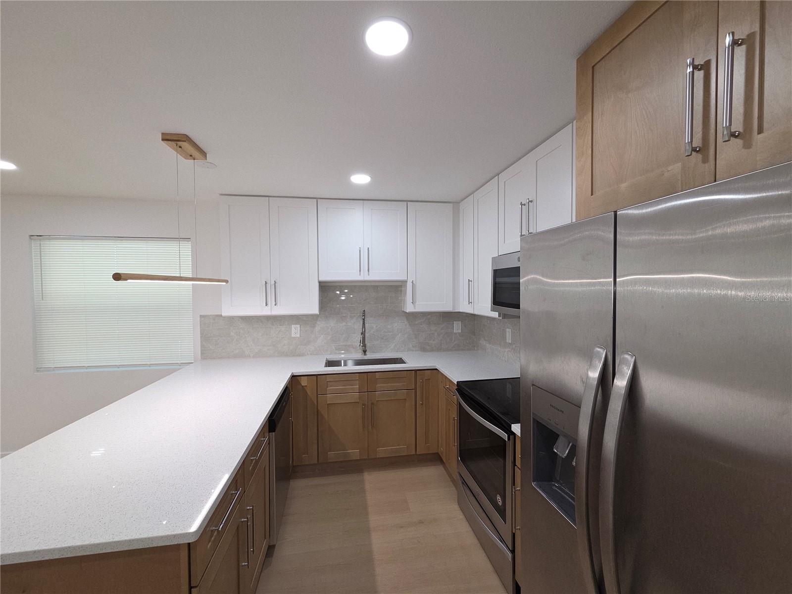 2327 Everett St Property Photo 11