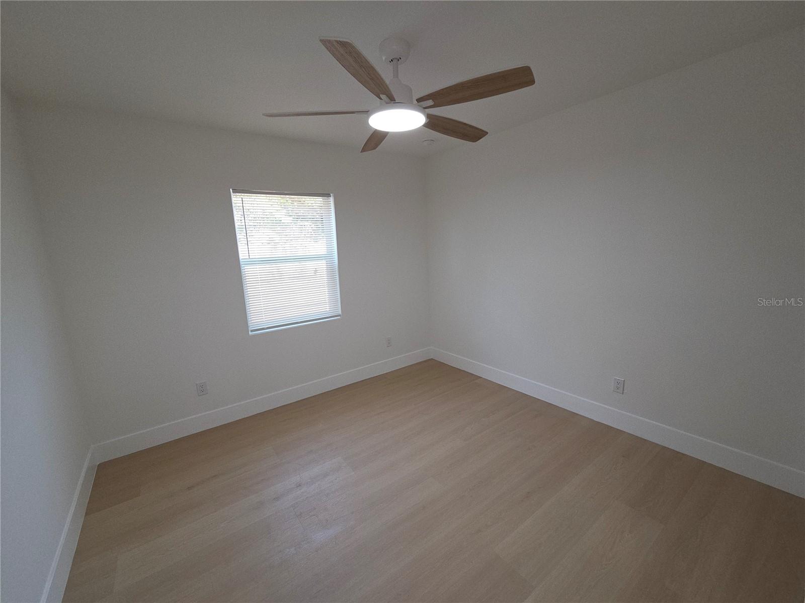 2327 Everett St Property Photo 26